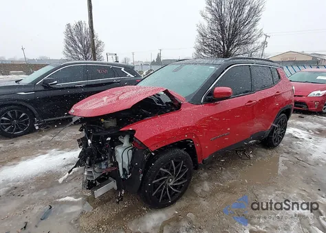 2020 Jeep Compass Latitude 4X4 z USA, uszkodzony, nr VIN 3C4NJDBB6LT119624